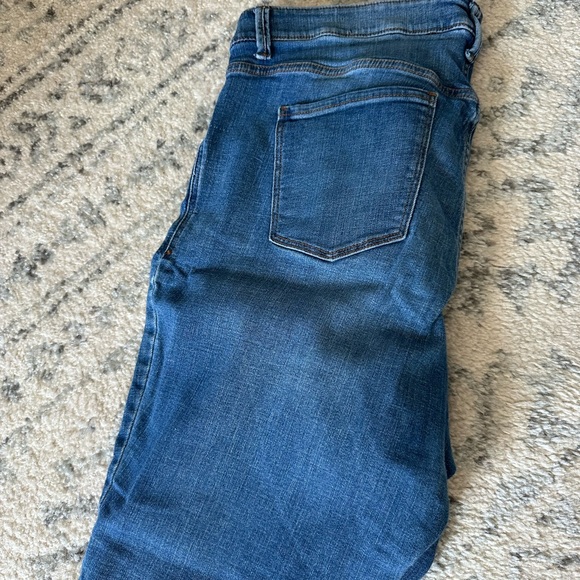 Old navy straight leg jeans - Picture 2 of 3